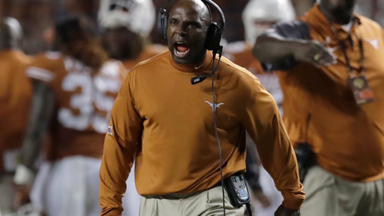 In opening weekend, Texas coaching triangle keeps fans happy
